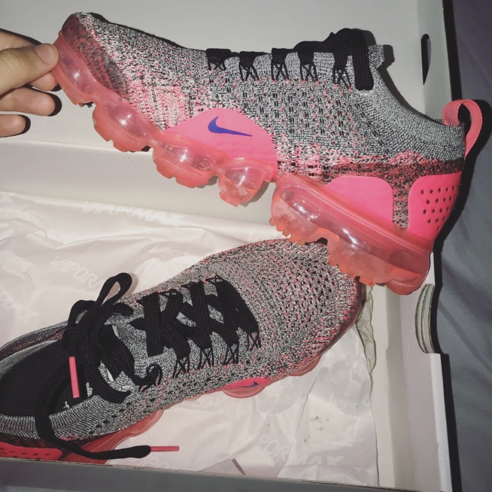 WMNS Nike Air Vapormax Flyknit 2 ( SZ 6 )